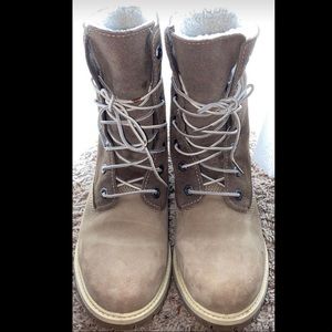 Light Green/Brown Women’s Size 8 Timberlands